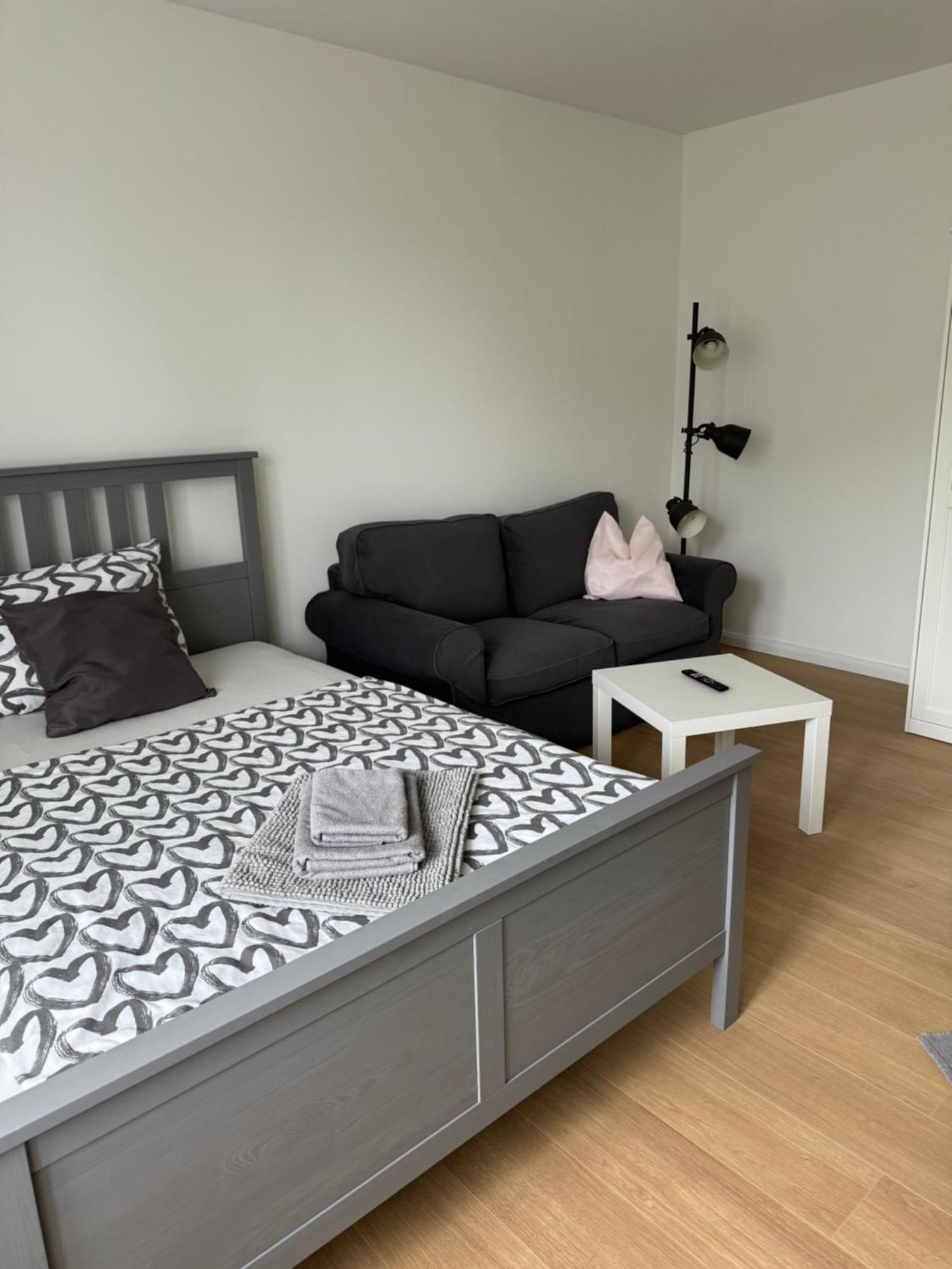 Fc-Apartmenthaus Falkensee Mit Grossem Garten Und Pkw Stellflaechen Экстерьер фото