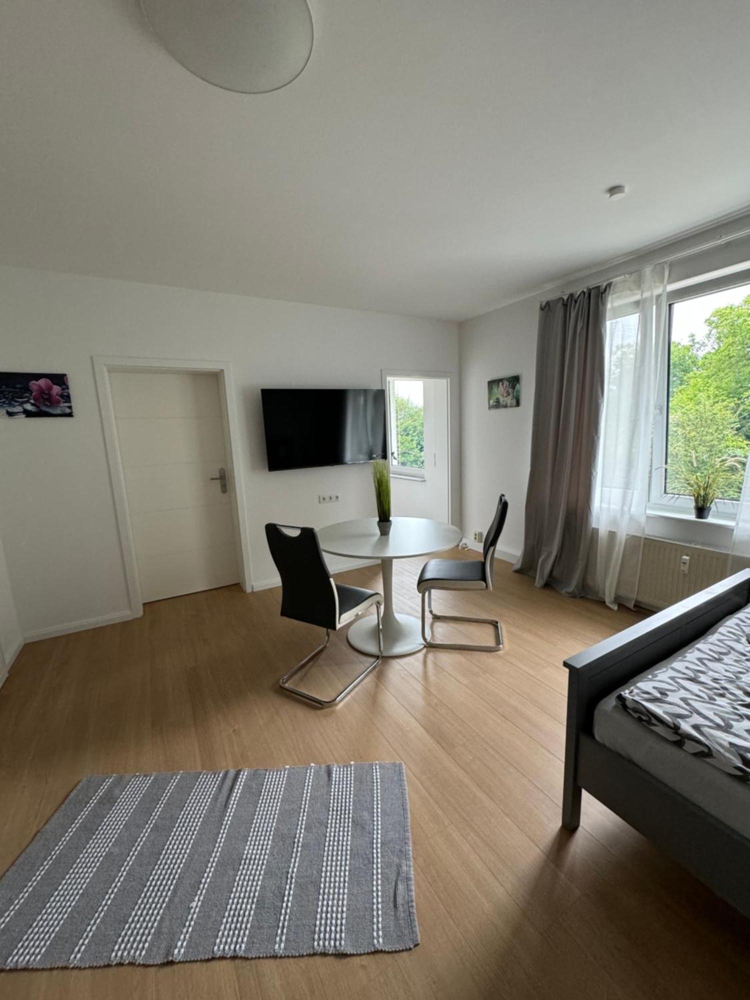 Fc-Apartmenthaus Falkensee Mit Grossem Garten Und Pkw Stellflaechen Экстерьер фото
