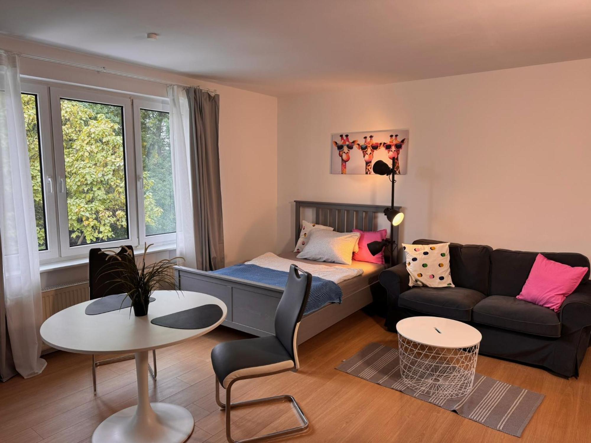 Fc-Apartmenthaus Falkensee Mit Grossem Garten Und Pkw Stellflaechen Экстерьер фото