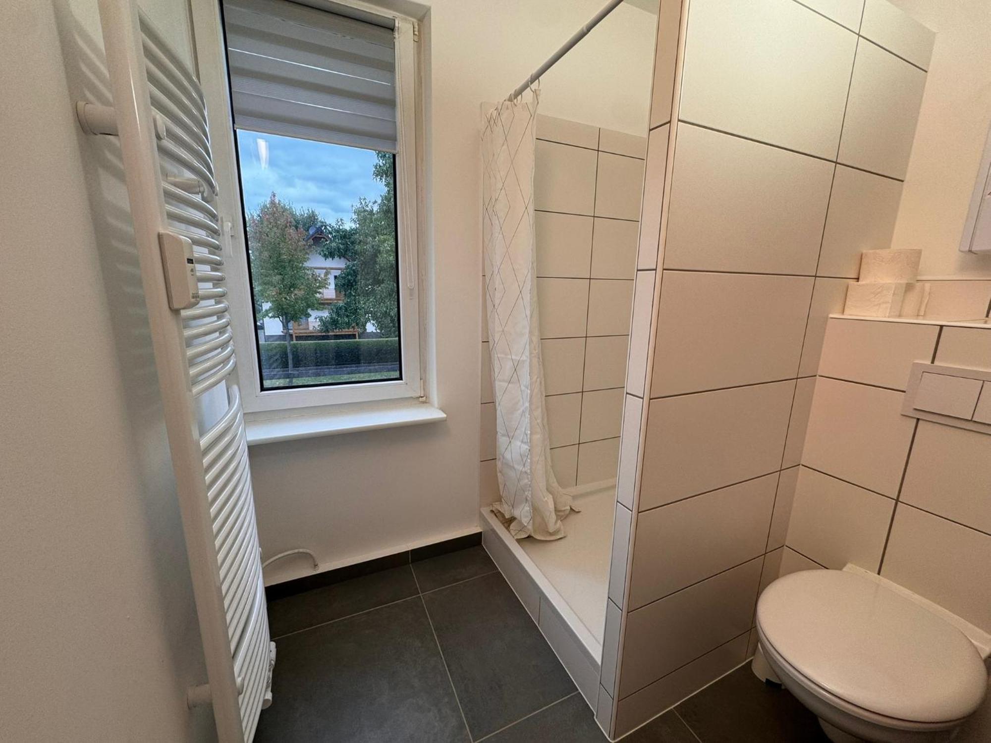 Fc-Apartmenthaus Falkensee Mit Grossem Garten Und Pkw Stellflaechen Экстерьер фото
