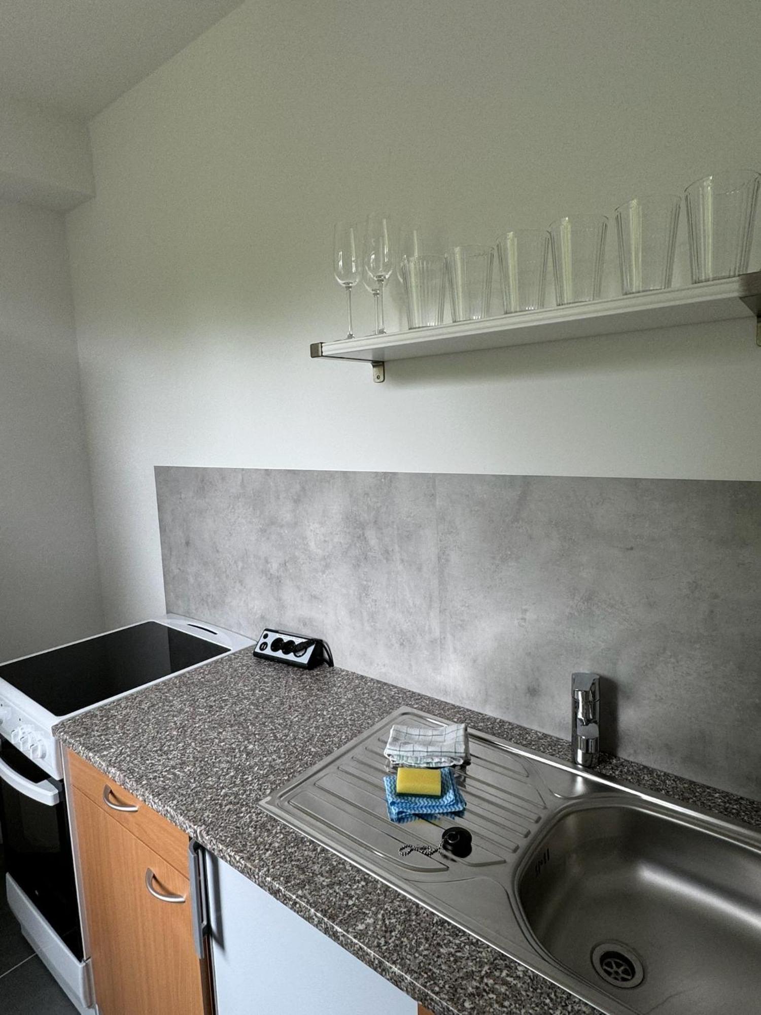 Fc-Apartmenthaus Falkensee Mit Grossem Garten Und Pkw Stellflaechen Экстерьер фото
