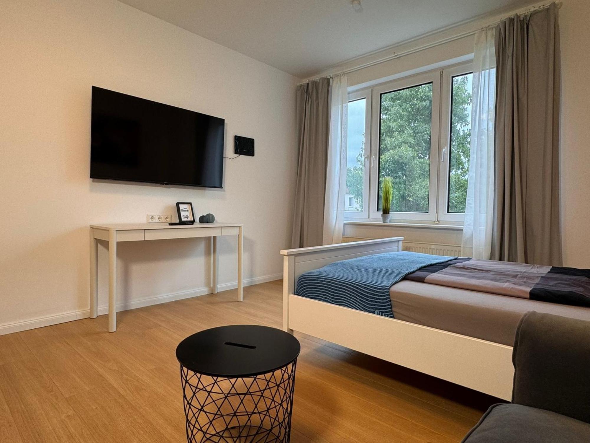 Fc-Apartmenthaus Falkensee Mit Grossem Garten Und Pkw Stellflaechen Экстерьер фото