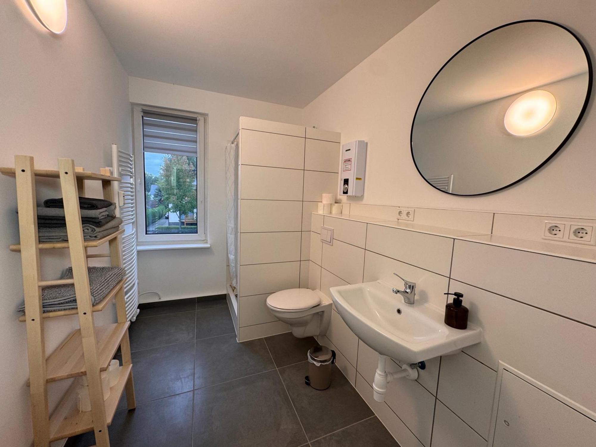Fc-Apartmenthaus Falkensee Mit Grossem Garten Und Pkw Stellflaechen Экстерьер фото