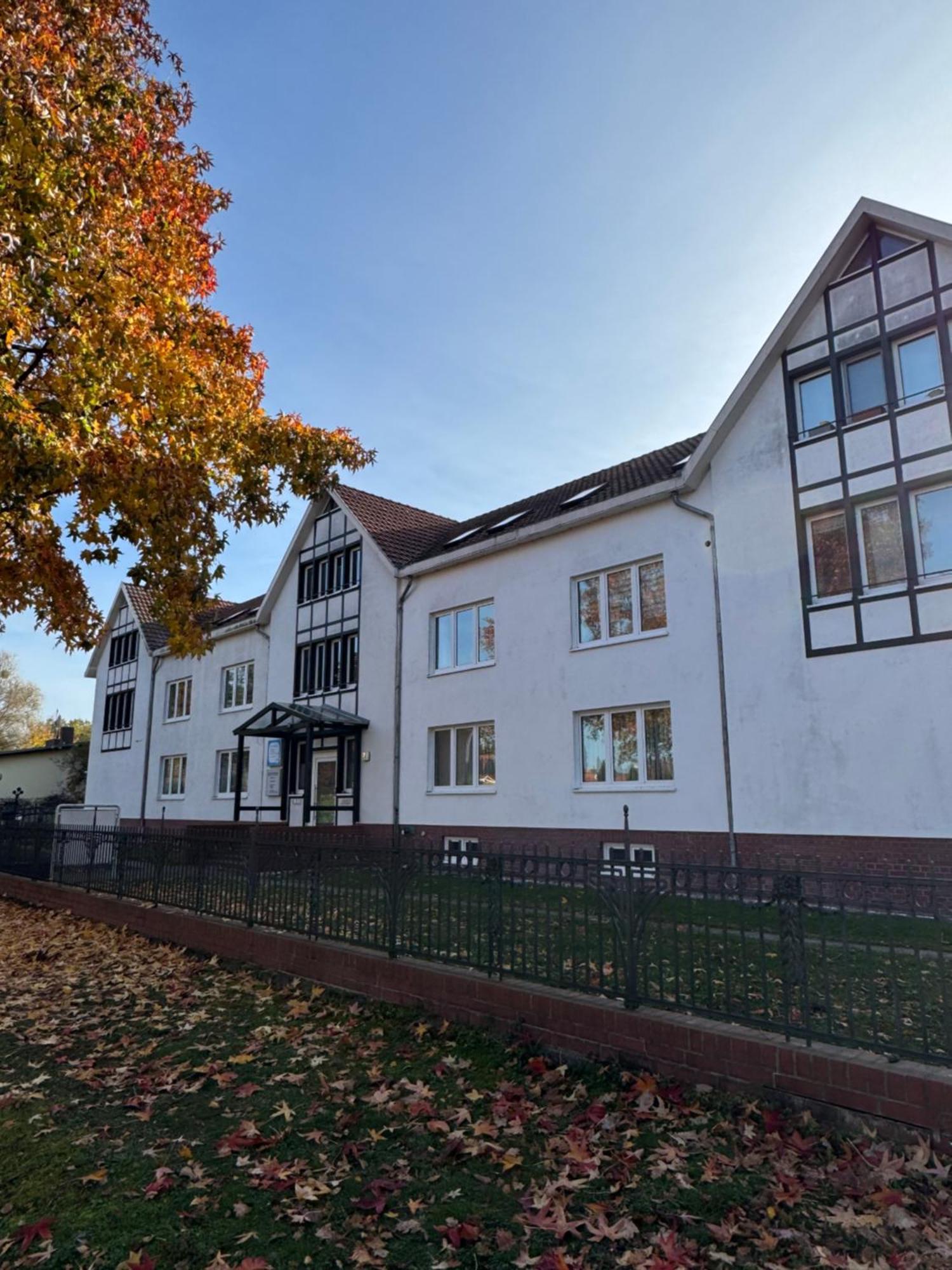 Fc-Apartmenthaus Falkensee Mit Grossem Garten Und Pkw Stellflaechen Экстерьер фото