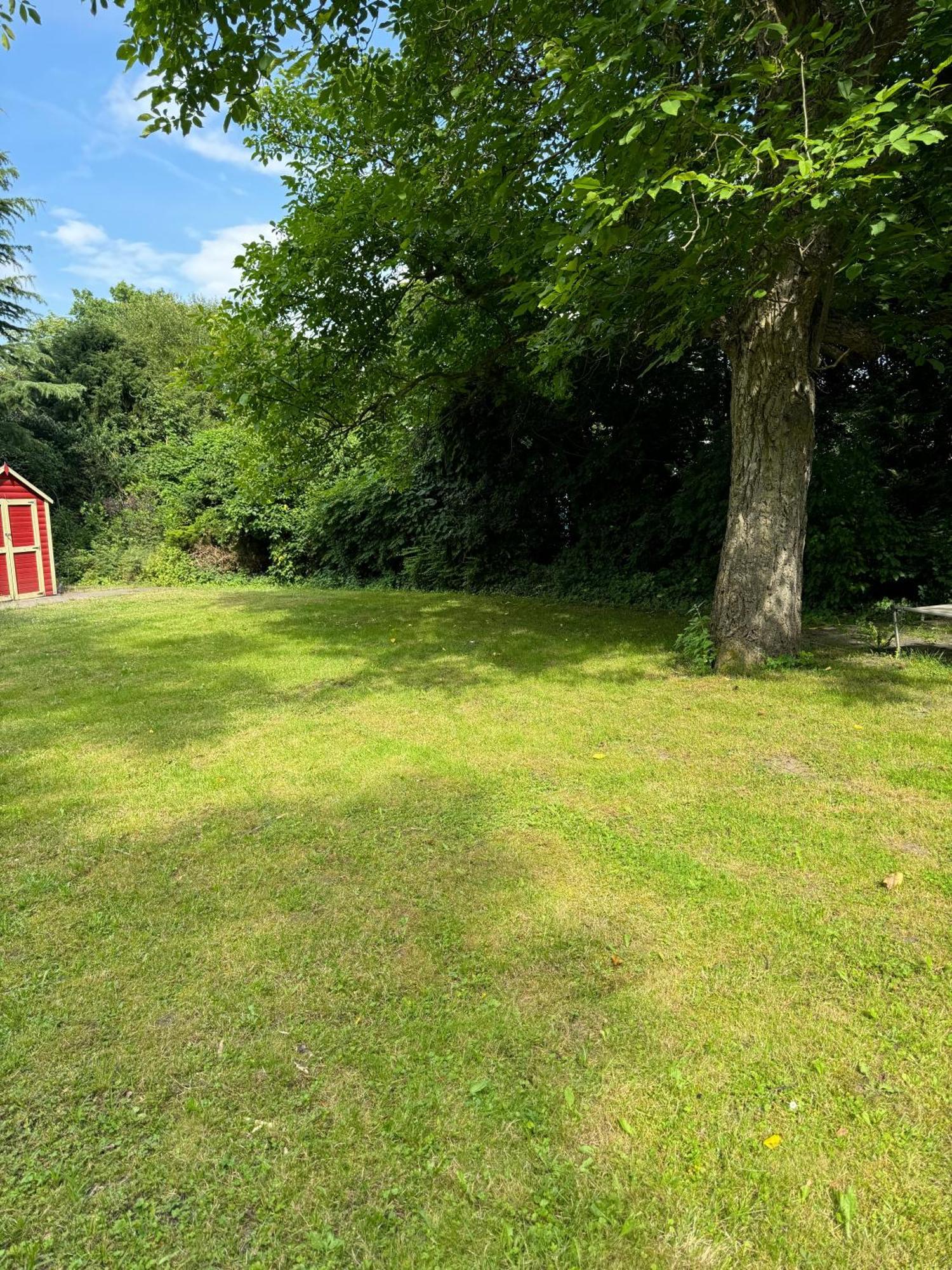 Fc-Apartmenthaus Falkensee Mit Grossem Garten Und Pkw Stellflaechen Экстерьер фото